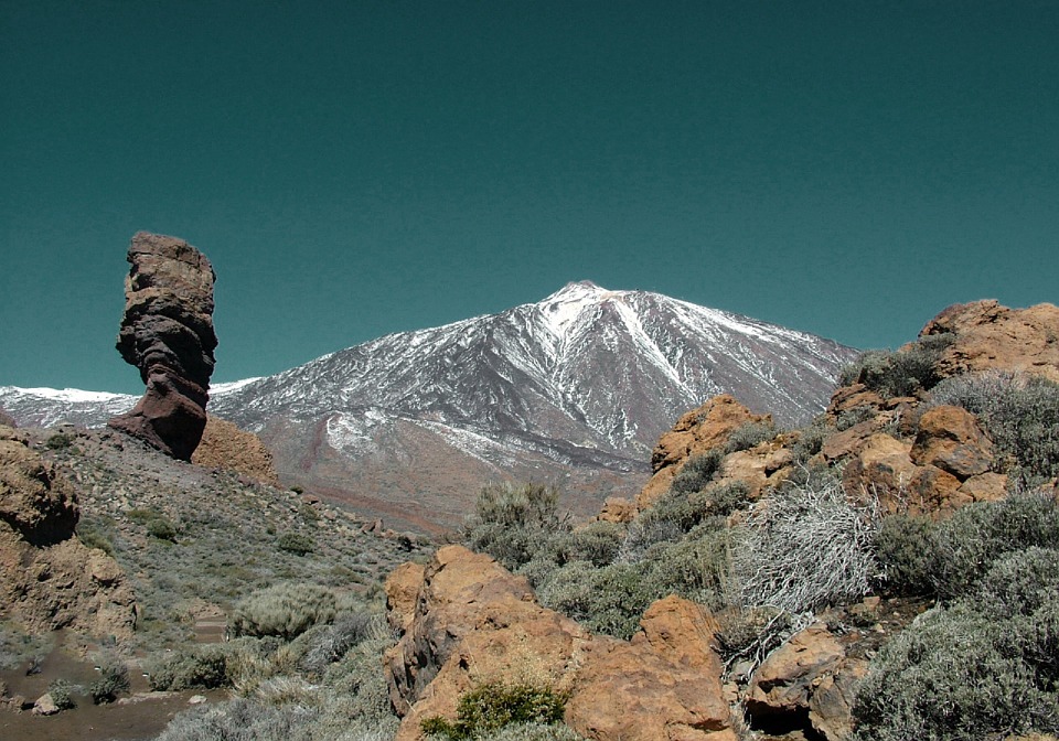 El Cabildo cierra todos los accesos al Teide debido a la presencia de hielo y nieve en la calzada