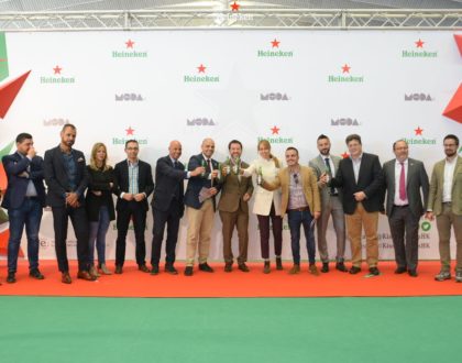 El Kissing Room reúne a autoridades y diseñadores en la inauguración de la edición más ambiciosa de la Feria de la  Moda, patrocinada por Heineken®
