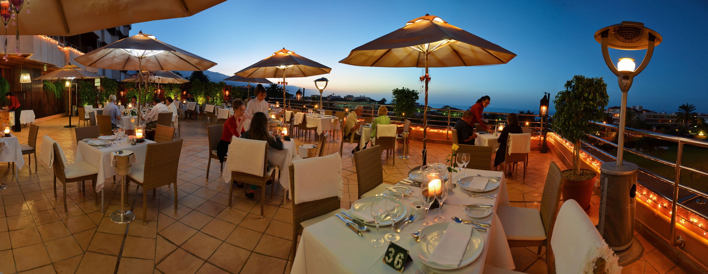 El Hotel Botánico abre la terraza de su famoso restaurante italiano Il Pappagallo para recibir al verano