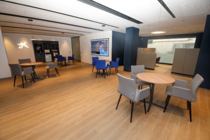 CaixaBank ha abierto en Vecindario su primera oficina con el nuevo concepto orientado a fomentar la proximidad con sus clientes