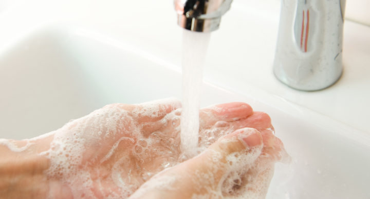 Hospiten afirma que una correcta hidratación evita irritaciones por el uso de geles hidroalcohólicos